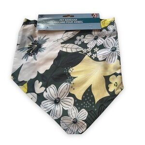 𝅺GKC Greenbrier kennel club green floral bet bandana handkerchief